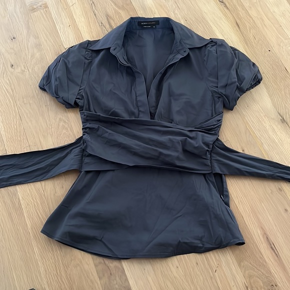 Flattering BCBG work elegant blouse. - Picture 5 of 7